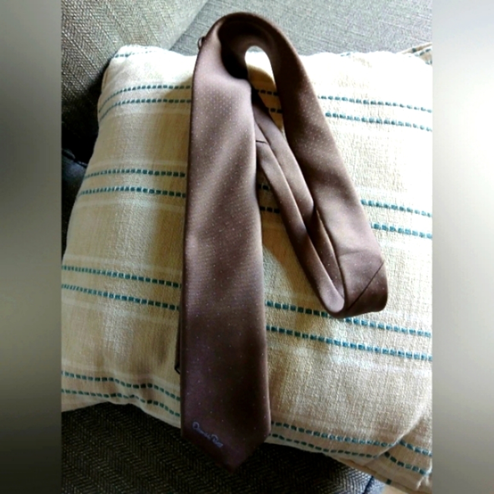 Oscar de la Renta Classic Vintage Necktie Signature Tie